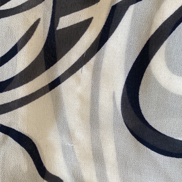 Lane Bryant Sheer Floral Print Short Flutter Sleeve Scoop Neck Top - Picture 9 of 10